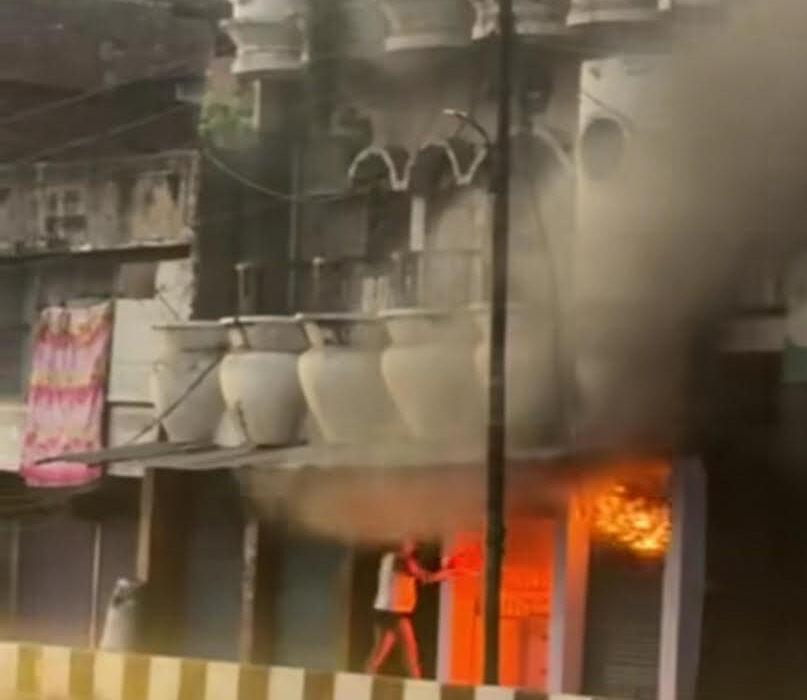 A massive fire broke out in a seed shop, goods worth lakhs were burnt to ashes, shopkeeper suffered burn injuries.