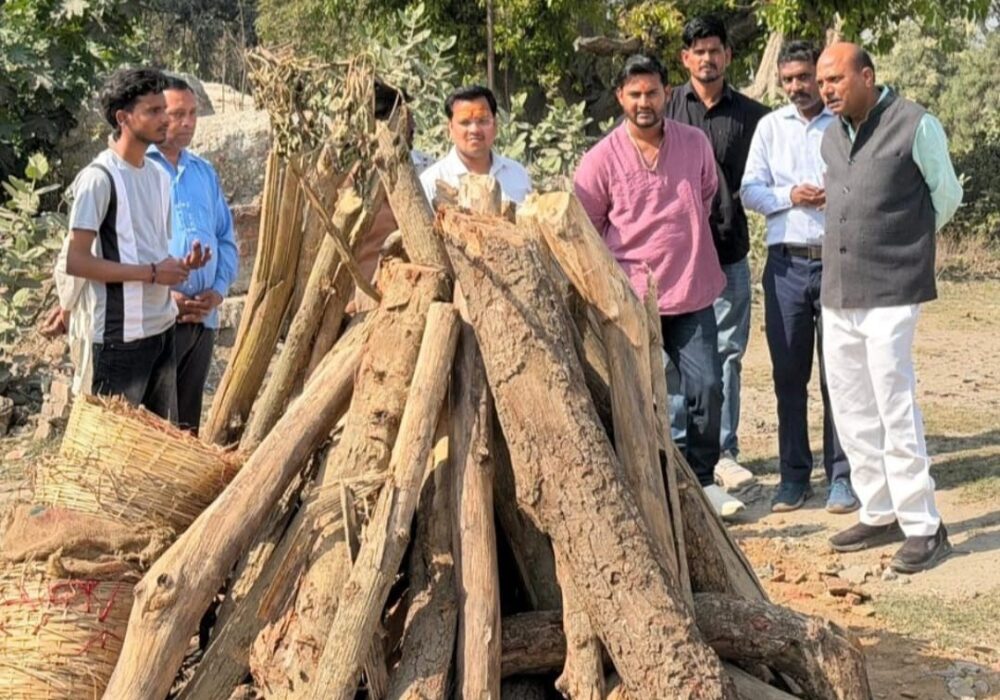 The Municipal Chairman inspected the Holika Dahan sites and got the wood placed.