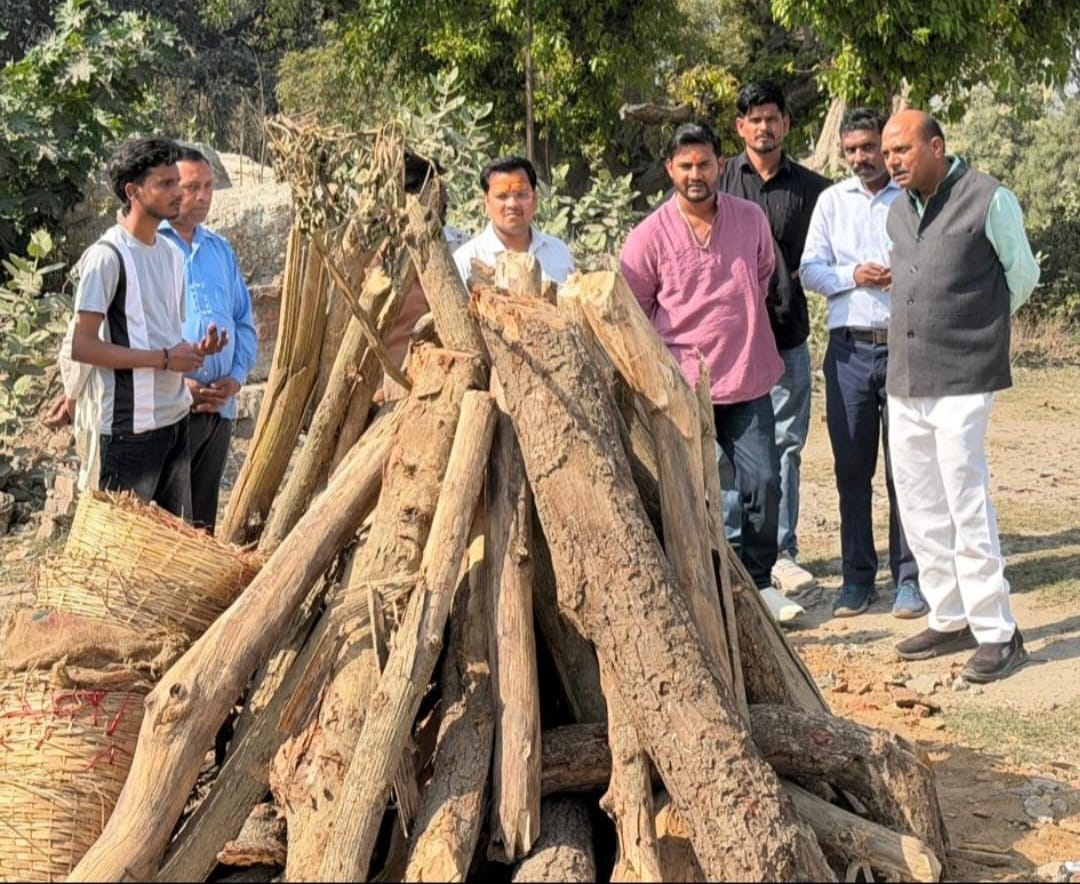 The Municipal Chairman inspected the Holika Dahan sites and got the wood placed.