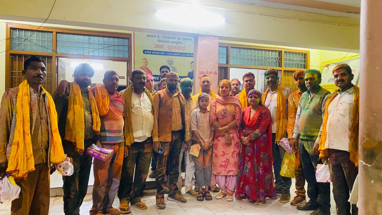Holi festival celebrated with Nagar Panchayat employees