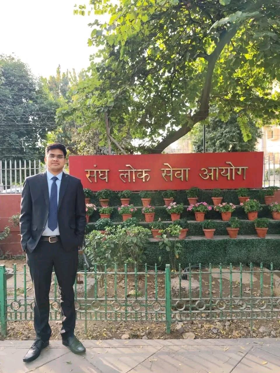 Farmer's son increases Dhaurahra's prestige, becomes IPS after clearing UPSC