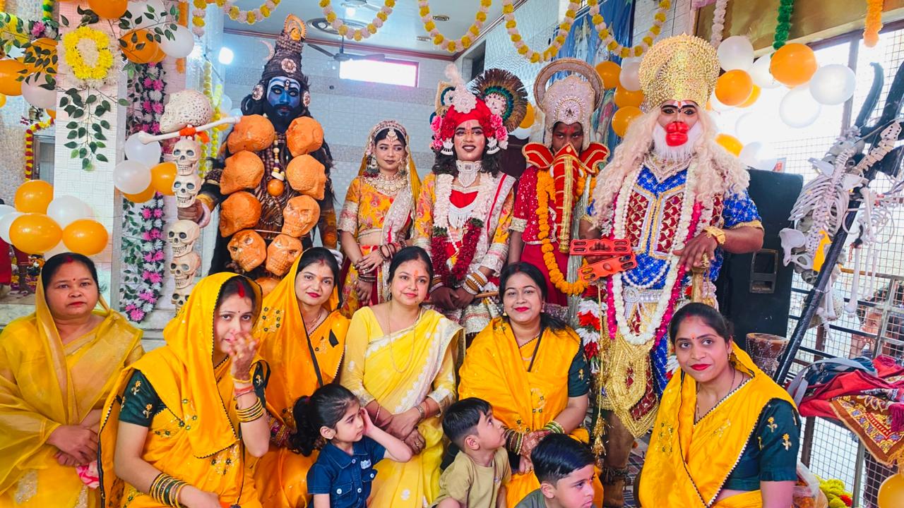 Balaji Maharaj's grand procession started with great joy.