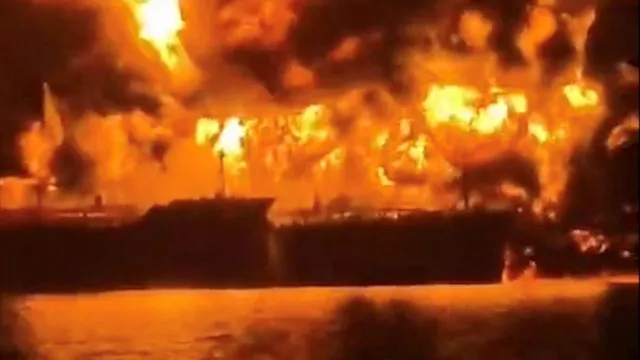 ईरान अमेरिकी तेल टैंकर हमला खबर, ईरान सुसाइड बोट हमला भारतीय नागरिक मौत, इराक जलक्षेत्र तेल टैंकर हमला समाचार, मिडिल ईस्ट संघर्ष समुद्री हमला खबर, Iran attack on US oil tanker news, Iranian suicide boat attack tanker Vishnu, Indian crew death oil tanker attack news, Middle East tanker attack international news, अंतरराष्ट्रीय समाचार नई दिल्ली तेल टैंकर हमला खबर,ईरान बनाम अमेरिका समुद्री हमला खबर, तेल टैंकर सेफसी विष्णु हमला अपडेट, भारतीय क्रू मिडिल ईस्ट जहाज हमला, खाड़ी क्षेत्र समुद्री सुरक्षा समाचार, Iran US tanker attack update, Seafcy Vishnu tanker attack news, Indian crew Middle East tanker incident, global oil shipping security news,#Iran #USA #OilTankerAttack #MiddleEastConflict #BreakingNews #InternationalNews #IndianCrew #GlobalShipping #IranUSConflict #OilCrisis