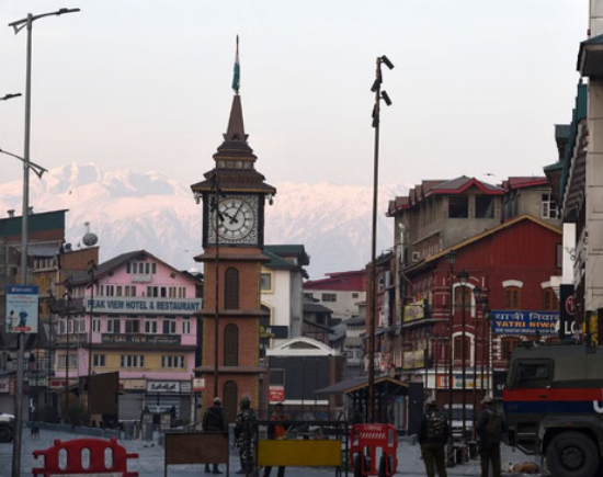 खामनेई की मौत पर कश्मीर में सख्ती, Srinagar protest news, Lal Chowk security, Jammu Kashmir political news, Kashmir Shia protest, mobile internet slow in Srinagar, श्रीनगर जिला खबर, जम्मू-कश्मीर प्रदेश राजनीतिक खबर, अंतरराष्ट्रीय प्रतिक्रिया समाचार,लाल चौक श्रीनगर बैरिकेडिंग, Srinagar Lal Chowk barricading photo, Kashmir protest after Khamenei death, श्रीनगर पुलिस तैनाती, Jammu Kashmir security alert news,#KashmirNews, #Srinagar, #LalChowk, #JammuKashmir, #Khamenei, #PoliticalNews, #InternetShutdown, #BreakingNews,