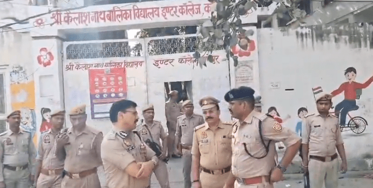 UP SI Exam 2026, यूपी दारोगा भर्ती परीक्षा 2026, UP Police Sub Inspector Exam, UP Police SI Recruitment Exam 2026, UP Police Bharti Exam news, लखनऊ दारोगा भर्ती परीक्षा, Uttar Pradesh Police SI written exam, UP Police Recruitment and Promotion Board exam, UP police exam centers 2026, Lucknow police recruitment exam news, उत्तर प्रदेश पुलिस भर्ती परीक्षा, UP SI exam latest update,UP police exam candidates, UP SI exam center security, दारोगा भर्ती परीक्षा केंद्र, UP police recruitment exam center, Lucknow exam center police security, UP police SI biometric verification, UP police written exam candidates, Uttar Pradesh police exam crowd, UP police exam bus arrangement,#UPSIExam2026, #UPPoliceBharti, #UPPoliceExam, #DarogaBharti2026, #LucknowNews, #UttarPradeshNews, #UPRecruitmentExam, #PoliceRecruitmentIndia,