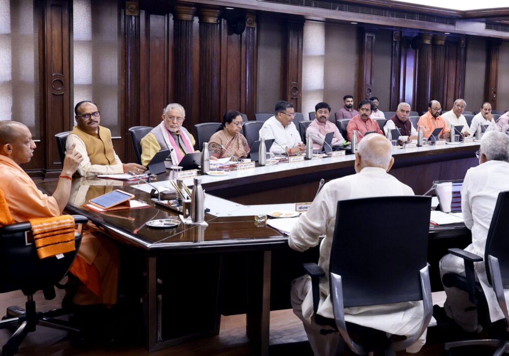 यूपी कैबिनेट फैसला शिक्षक कैशलेस इलाज, उच्च शिक्षा शिक्षक स्वास्थ्य योजना यूपी, योगी सरकार शिक्षक मेडिकल सुविधा, यूपी शिक्षक कैशलेस मेडिकल योजना, उच्च शिक्षा विभाग शिक्षक योजना,UP teachers cashless medical scheme, Yogi government health scheme teachers UP, Uttar Pradesh higher education teachers medical cover, UP cabinet decision teachers health scheme,यूपी कैबिनेट बैठक फोटो, योगी सरकार योजना शिक्षक, उच्च शिक्षा विभाग योजना यूपी,UP cabinet meeting health scheme teachers, Yogi Adityanath cabinet decision teachers health cover,up teachers cashless medical scheme 2026, yogi cabinet decision teachers health scheme up, higher education teachers medical facility up government, up cabinet decision health cover teachers news, up teacher medical scheme details,#YogiAdityanath #UPCabinet #TeachersWelfare #HealthScheme #UttarPradesh #GovernmentScheme #EducationNews #UPNews