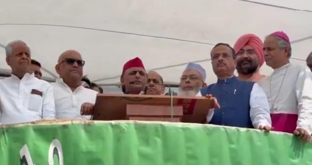 ईद लखनऊ खबर, लखनऊ ईदगाह न्यूज़, यूपी ईद 2026, अखिलेश यादव ईद, Eid Lucknow News 2026, Lucknow Eidgah Update, Uttar Pradesh Eid News, Sambhal Eid Protest News, Kanpur Police Eid News, Varanasi Eid Update, Political Leaders Eid India, Festival News UP,ईद नमाज लखनऊ, ऐशबाग ईदगाह भीड़, अखिलेश यादव ईदगाह, यूपी ईद सुरक्षा, Eid Namaz Crowd Lucknow, Ashbagh Eidgah Prayer, UP Festival Security, Political Leaders Eid Wishes,#EidLucknow, #AkhileshYadav, #LucknowNews, #Eid2026, #UPNews, #SambhalNews, #KanpurPolice, #VaranasiNews, #FestivalNews, #IndiaNews, #HindiNews, #BreakingNews,