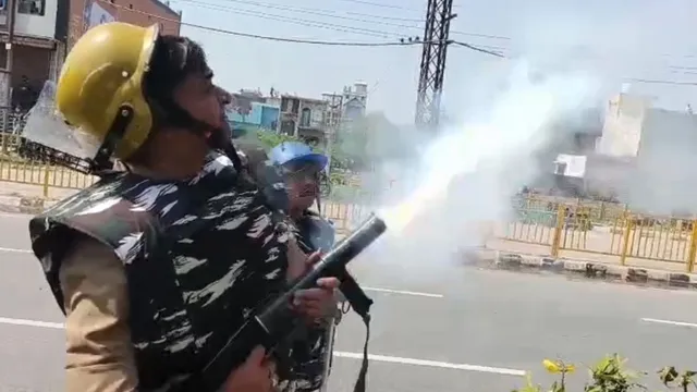 मथुरा बवाल, Mathura violence news, UP highway clash, Chhata highway news, police firing rubber bullets India, Uttar Pradesh law and order news, Mathura breaking news,मथुरा बवाल फोटो, police action image Mathura, tear gas firing photo India, highway protest visuals, UP clash image,मथुरा उत्तर प्रदेश ब्रेकिंग न्यूज़, Mathura UP violence breaking news, Chhata highway jam news, Uttar Pradesh police action news, India law and order news Hindi, district Mathura clash news,#MathuraNews, #UPPolice, #BreakingNews, #HighwayJam, #Violence, #LawAndOrder, #UttarPradesh, #IndiaNewsमथुरा बवाल फोटो, police action image Mathura, tear gas firing photo India, highway protest visuals, UP clash image,