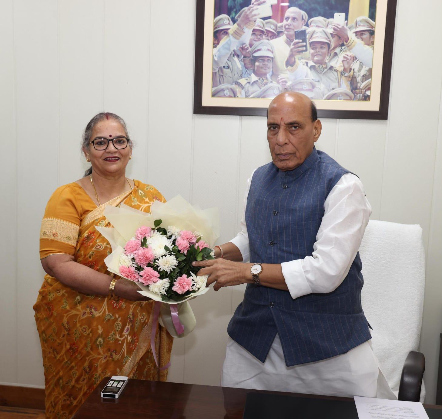 राजनाथ सिंह सुषमा खर्कवाल मुलाकात, Lucknow mayor meeting Rajnath Singh, लखनऊ नगर विकास खबर, Lucknow development news mayor meeting, Delhi political meeting Rajnath Singh, Uttar Pradesh political news Lucknow mayor, defence minister Rajnath Singh news 2026, Lucknow municipal corporation development news,लखनऊ महापौर रक्षा मंत्री मुलाकात, Rajnath Singh Lucknow mayor meeting Delhi, नगर निगम लखनऊ विकास खबर, UP political meeting mayor news, Lucknow city development political news, defence minister meeting mayor India,राजनाथ सिंह लखनऊ मुलाकात खबर, Lucknow mayor Sushma Kharkwal meeting Rajnath Singh Delhi news, उत्तर प्रदेश लखनऊ नगर निगम विकास समाचार, UP political news Lucknow mayor defence minister meeting, district Lucknow Uttar Pradesh political development news mayor Rajnath Singh meeting, #RajnathSingh #LucknowNews #UPPolitics #SushmaKharkwal #PoliticalNews #IndiaNews #LucknowDevelopment #BreakingNews,