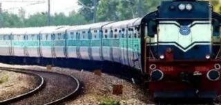 लखनऊ रेल कवच प्रणाली, Kavach System Indian Railways, Lucknow Railway Safety News, Train Collision Prevention India, RDSO Kavach Technology, UP Railway Infrastructure News, Indian Railways Safety Upgrade, Gorakhpur Rail Route News,Kavach Train System India, Railway Safety Technology, Lucknow Rail News, Indian Railways Update, Train Protection System ATP, Railway Tower Installation News, Kavach Project UP, Rail Accident Prevention India,#KavachSystem #IndianRailways #LucknowNews #RailwaySafety #UPNews #Infrastructure #TrainSafety #BreakingNews #IndiaNews