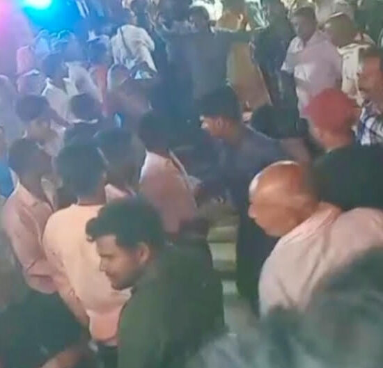 A bloody clash broke out between the groom's and bride's side during the 'Dwarchar' ceremony; the wedding ceremony took place in the presence of the police.