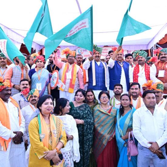 Deputy Chief Minister inaugurated the Shankh and Kalash Square and inaugurated several development works.