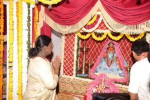 गोवर्धन परिक्रमा, राष्ट्रपति द्रौपदी मुर्मू, मथुरा धार्मिक यात्रा, दान घाटी मंदिर पूजा, वृंदावन दर्शन, मथुरा गोवर्धन यात्रा, राष्ट्रपति सुरक्षा इंतजाम,Govardhan Parikrama President Droupadi Murmu, Mathura religious trip, Daan Ghati Temple visit, Vrindavan darshan, Mathura Govardhan Parikrama news, President India religious visit,राष्ट्रपति द्रौपदी मुर्मू गोवर्धन, दान घाटी मंदिर पूजा, गोवर्धन परिक्रमा, वृंदावन यात्रा,President Droupadi Murmu Govardhan, Daan Ghati Temple visit, Govardhan Parikrama, Vrindavan religious trip,#गोवर्धनपरिक्रमा, #राष्ट्रपति_द्रौपदी_मुर्मू, #दानघाटी_मंदिर, #वृंदावन, #Mathura, #Govardhan, #ReligiousTour, #PresidentIndia, #Vrindavan, मथुरा, वृंदावन, दान घाटी मंदिर, राज्यपाल आनंदीबेन पटेल, चौधरी लक्ष्मी नारायण, Uttar Pradesh, Mathura, Daan Ghati Temple, Governor Anandiben Patel, Minister Laxmi Narayan,