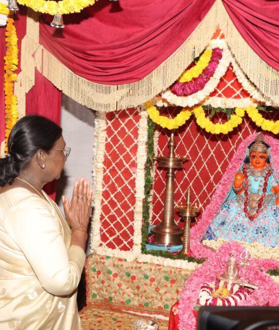 गोवर्धन परिक्रमा, राष्ट्रपति द्रौपदी मुर्मू, मथुरा धार्मिक यात्रा, दान घाटी मंदिर पूजा, वृंदावन दर्शन, मथुरा गोवर्धन यात्रा, राष्ट्रपति सुरक्षा इंतजाम,Govardhan Parikrama President Droupadi Murmu, Mathura religious trip, Daan Ghati Temple visit, Vrindavan darshan, Mathura Govardhan Parikrama news, President India religious visit,राष्ट्रपति द्रौपदी मुर्मू गोवर्धन, दान घाटी मंदिर पूजा, गोवर्धन परिक्रमा, वृंदावन यात्रा,President Droupadi Murmu Govardhan, Daan Ghati Temple visit, Govardhan Parikrama, Vrindavan religious trip,#गोवर्धनपरिक्रमा, #राष्ट्रपति_द्रौपदी_मुर्मू, #दानघाटी_मंदिर, #वृंदावन, #Mathura, #Govardhan, #ReligiousTour, #PresidentIndia, #Vrindavan, मथुरा, वृंदावन, दान घाटी मंदिर, राज्यपाल आनंदीबेन पटेल, चौधरी लक्ष्मी नारायण, Uttar Pradesh, Mathura, Daan Ghati Temple, Governor Anandiben Patel, Minister Laxmi Narayan,