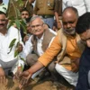 काशी में 2.51 लाख पौधे, Varanasi plantation world record, Guinness World Record plantation India, China record broken plantation, वाराणसी पर्यावरण खबर, Uttar Pradesh green news, Domari Sujabad plantation drive, Miyawaki method India,वाराणसी पौधारोपण ड्रोन फोटो, Kashi plantation Guinness record image, Domari village plantation drive, Sujabad green campaign Varanasi, Miyawaki plantation Uttar Pradesh,#Kashi, #VaranasiNews, #PlantationDrive, #GuinnessWorldRecord, #GreenIndia, #EnvironmentNews, #UttarPradesh,