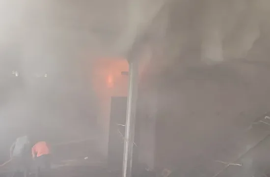 गोरखपुर आग खबर, गीडा फैक्ट्री आग, गोरखपुर प्लाई फैक्ट्री फायर, उत्तर प्रदेश इंडस्ट्रियल फायर, Gorakhpur Fire News, GIDA Fire Incident, Plywood Factory Fire Gorakhpur, Uttar Pradesh Industrial Fire News, Fire in Factory India, Short Circuit Fire News,गोरखपुर फैक्ट्री आग फोटो, गीडा फायर इमेज, प्लाई फैक्ट्री धुआं, दमकल आग बुझाते हुए, Gorakhpur Factory Fire Images, GIDA Fire Photos, Fire Brigade Action Pics, Industrial Fire India Images,गोरखपुर जिला औद्योगिक हादसा, उत्तर प्रदेश फैक्ट्री आग खबर, गीडा इंडस्ट्रियल एरिया घटना, Gorakhpur District Industrial Accident News, Uttar Pradesh Factory Fire Incident, GIDA Industrial Area Fire News, UP Industrial Disaster News, Fire Accident Gorakhpur District,